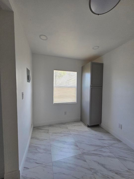 待售: $279,000 (2 贝兹, 1 浴室, 552 平方英尺)