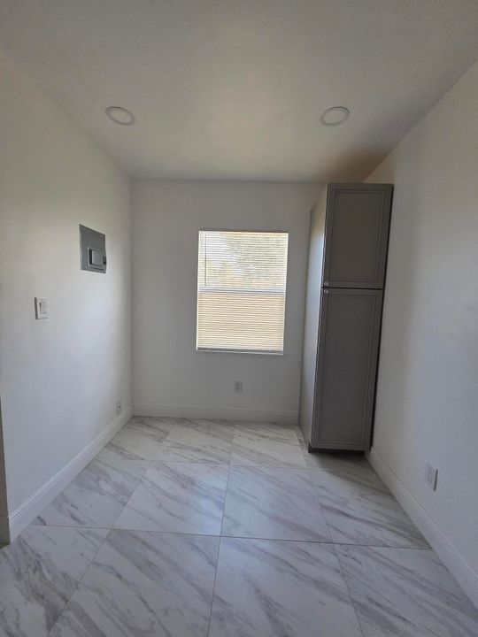 待售: $279,000 (2 贝兹, 1 浴室, 552 平方英尺)