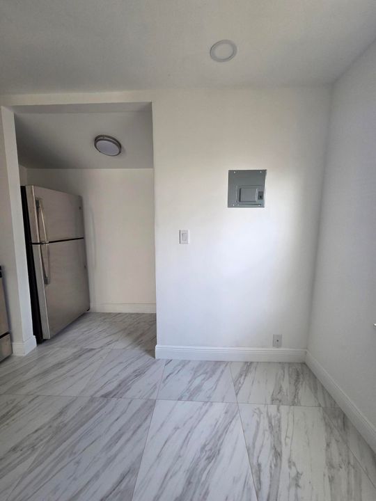 待售: $279,000 (2 贝兹, 1 浴室, 552 平方英尺)