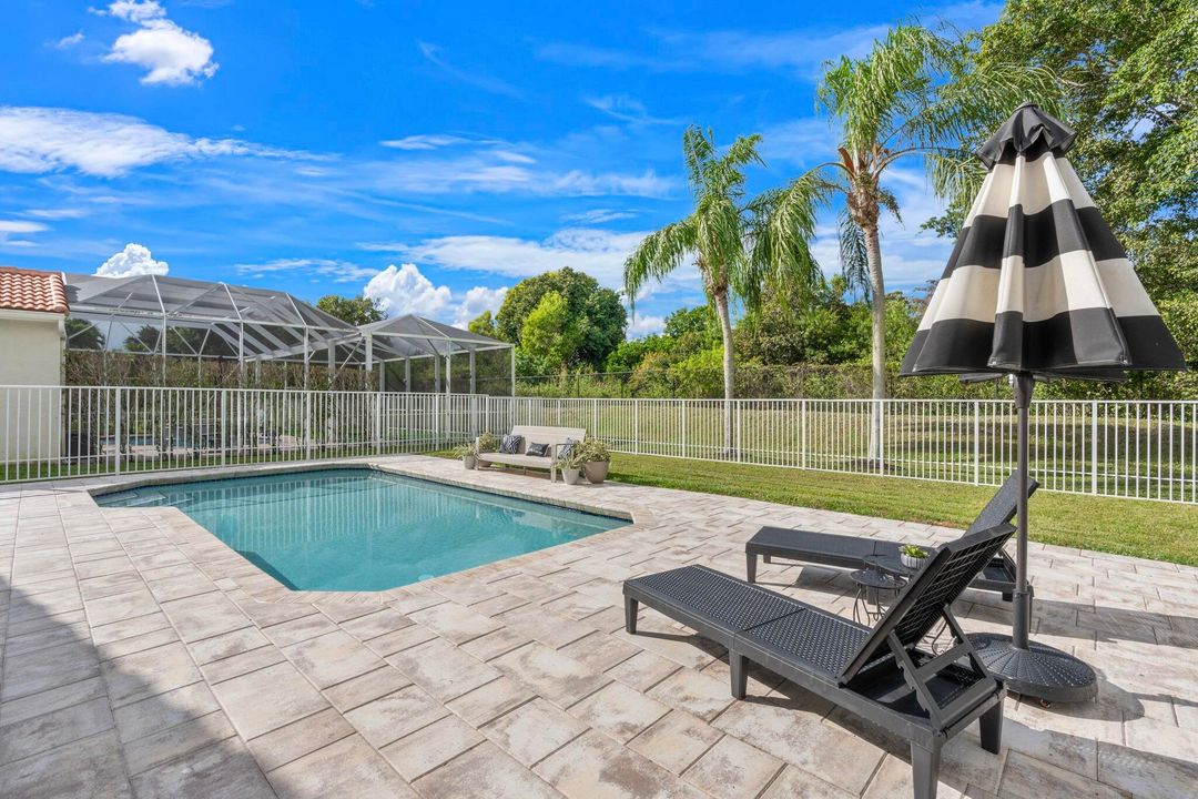 Activo con contrato: $985,000 (4 camas, 2 baños, 2339 Pies cuadrados)