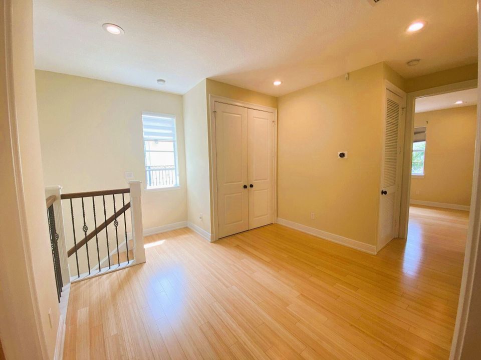 出租: $6,500 (4 贝兹, 3 浴室, 2501 平方英尺)