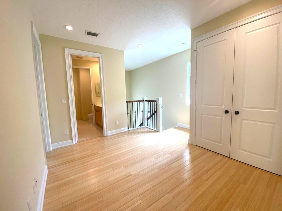 出租: $6,500 (4 贝兹, 3 浴室, 2501 平方英尺)