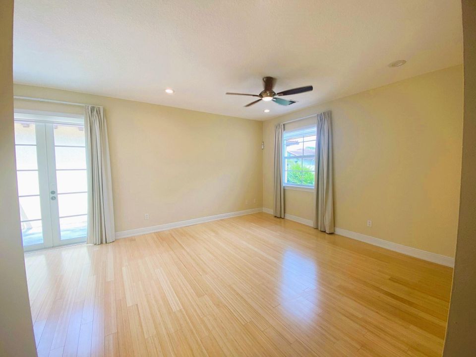 出租: $6,500 (4 贝兹, 3 浴室, 2501 平方英尺)