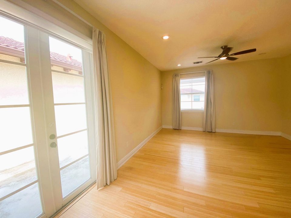 出租: $6,500 (4 贝兹, 3 浴室, 2501 平方英尺)