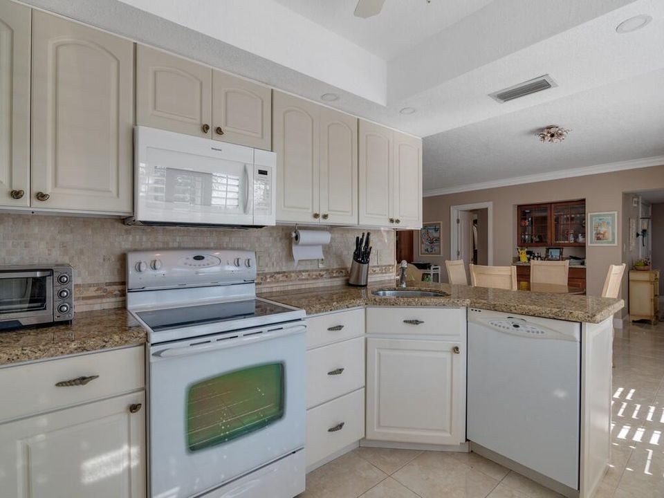 待售: $349,900 (2 贝兹, 2 浴室, 1274 平方英尺)