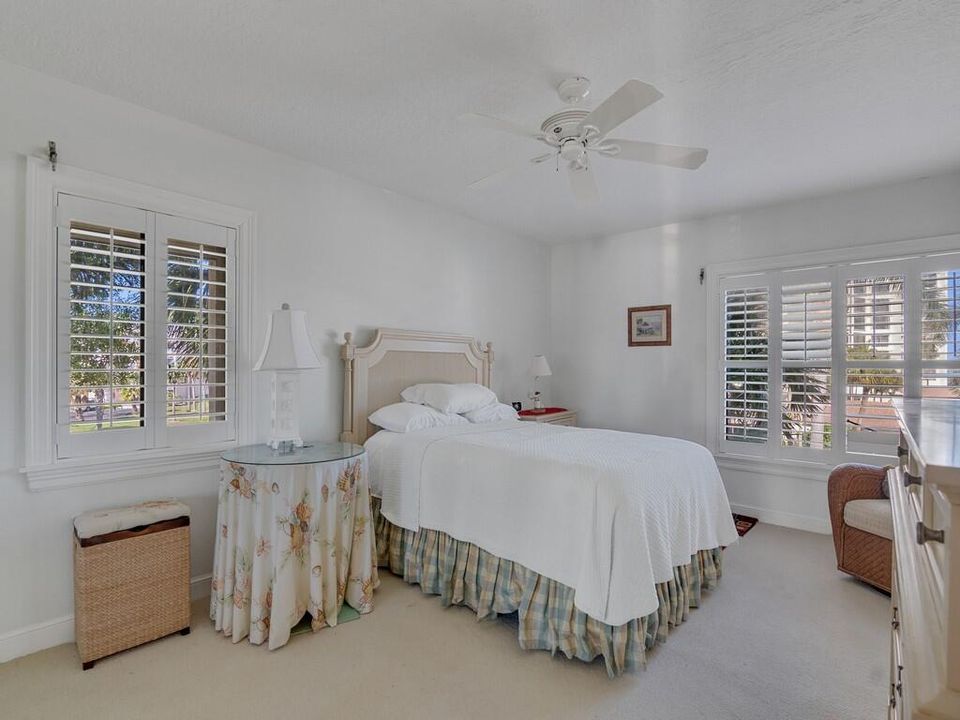 待售: $349,900 (2 贝兹, 2 浴室, 1274 平方英尺)