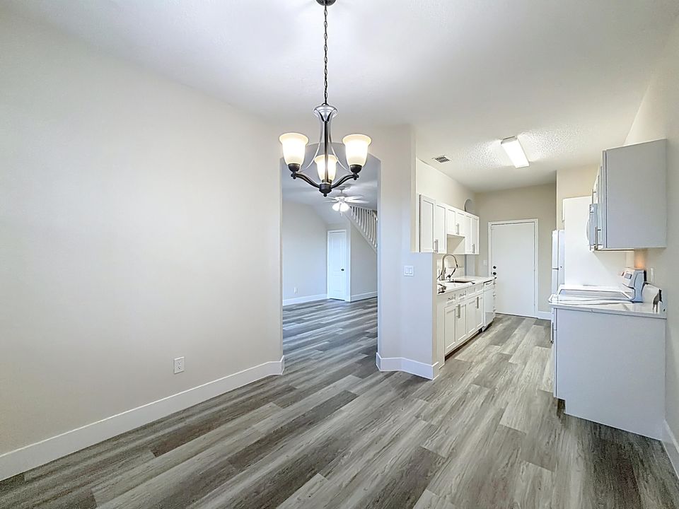 For Rent: $2,450 (2 beds, 2 baths, 1507 Square Feet)