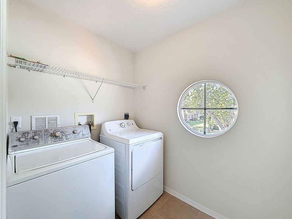 For Rent: $2,450 (2 beds, 2 baths, 1507 Square Feet)