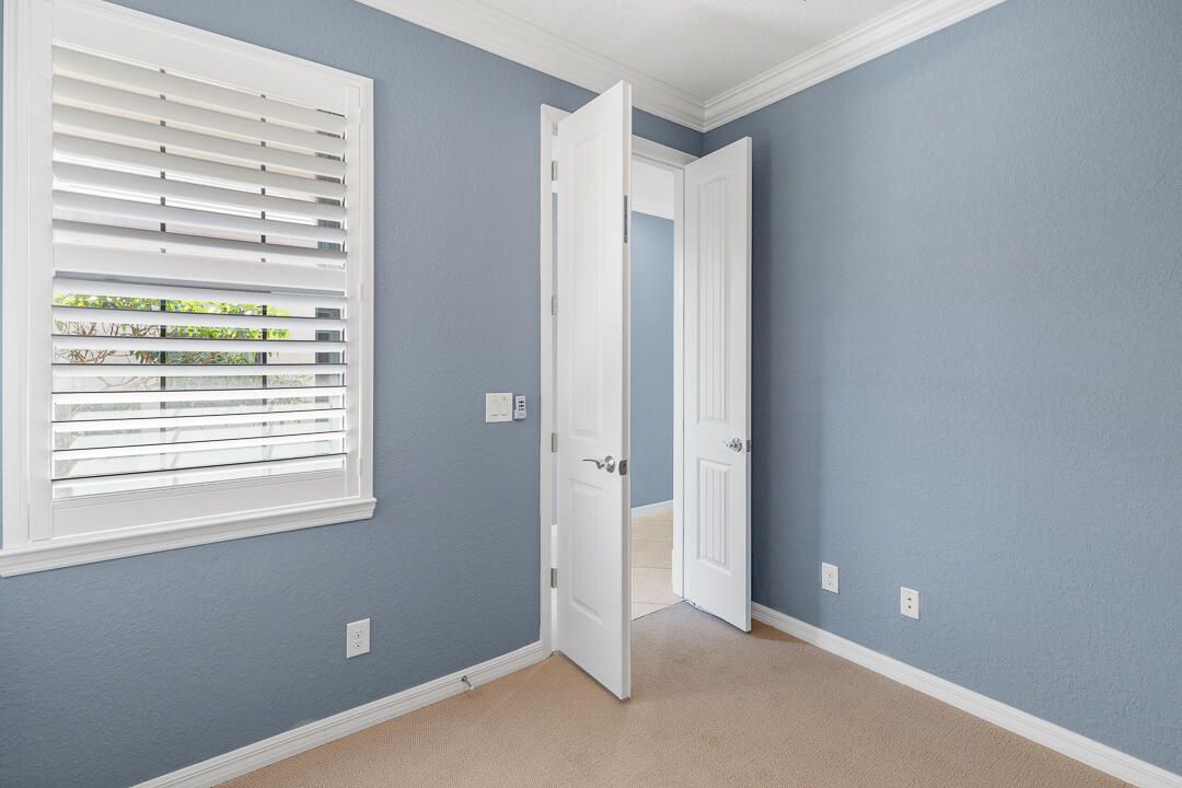 For Sale: $500,000 (3 beds, 3 baths, 2220 Square Feet)