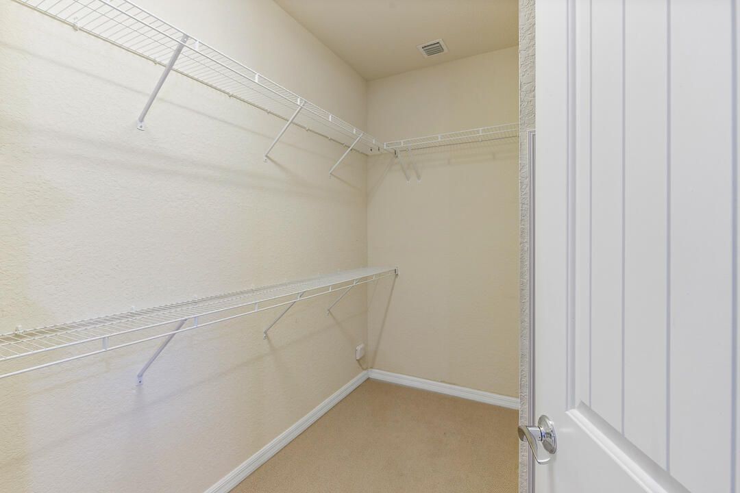 For Sale: $500,000 (3 beds, 3 baths, 2220 Square Feet)