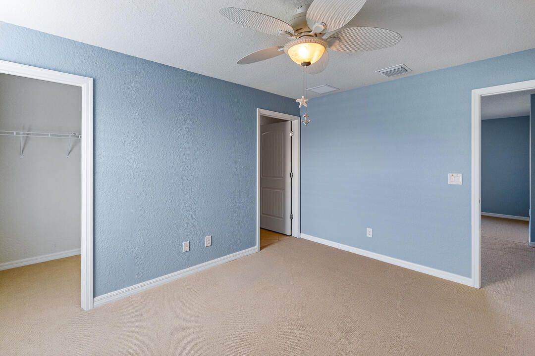 For Sale: $500,000 (3 beds, 3 baths, 2220 Square Feet)