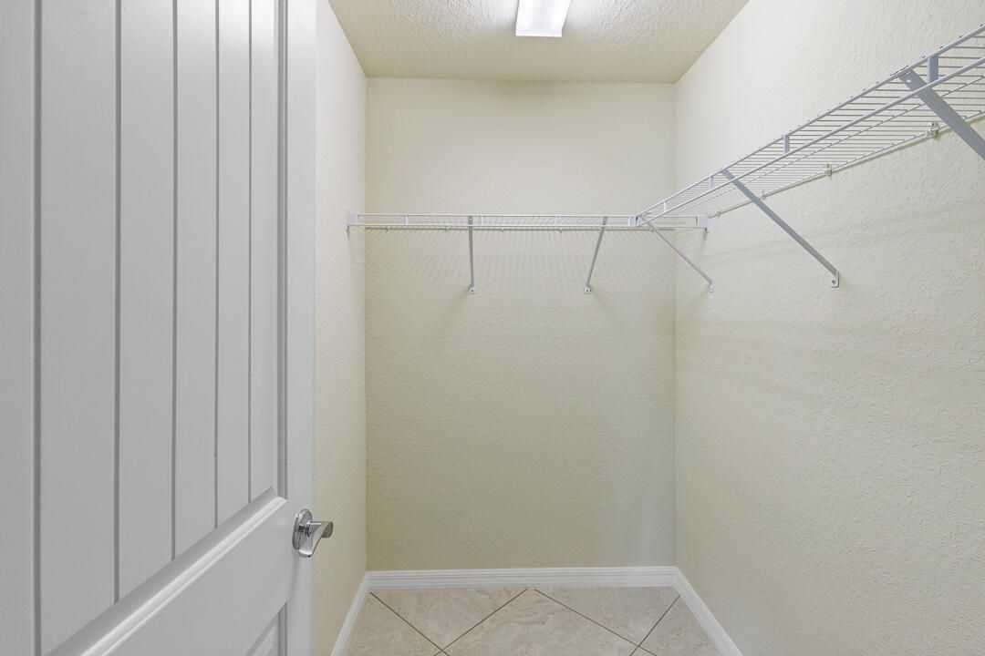 For Sale: $500,000 (3 beds, 3 baths, 2220 Square Feet)