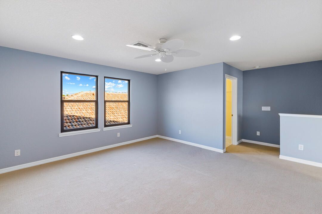 For Sale: $500,000 (3 beds, 3 baths, 2220 Square Feet)