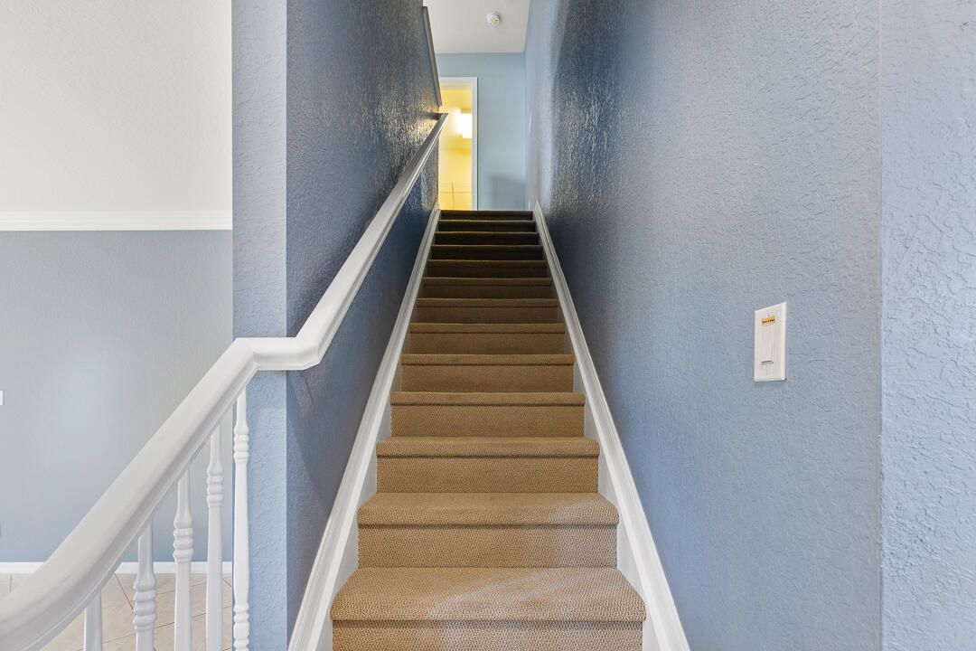 For Sale: $500,000 (3 beds, 3 baths, 2220 Square Feet)