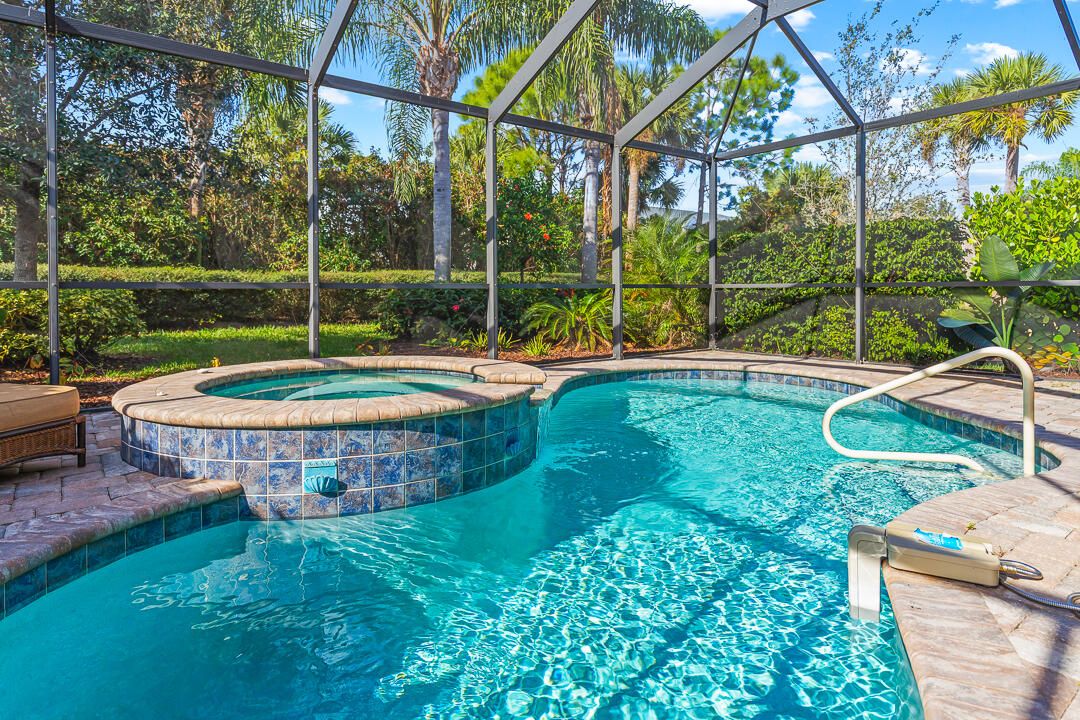 For Sale: $500,000 (3 beds, 3 baths, 2220 Square Feet)