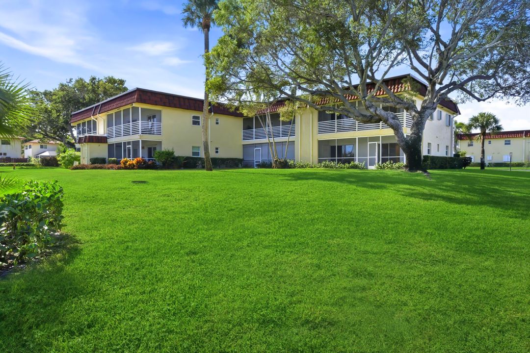 На продажу: $299,000 (2 спален, 2 ванн, 1000 Квадратных фут)