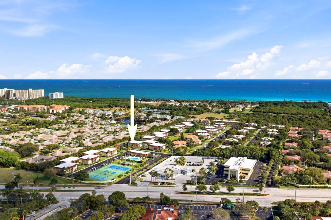 На продажу: $299,000 (2 спален, 2 ванн, 1000 Квадратных фут)