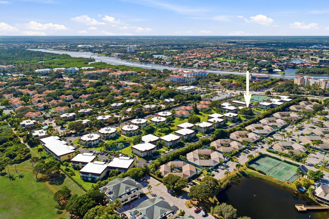 На продажу: $299,000 (2 спален, 2 ванн, 1000 Квадратных фут)