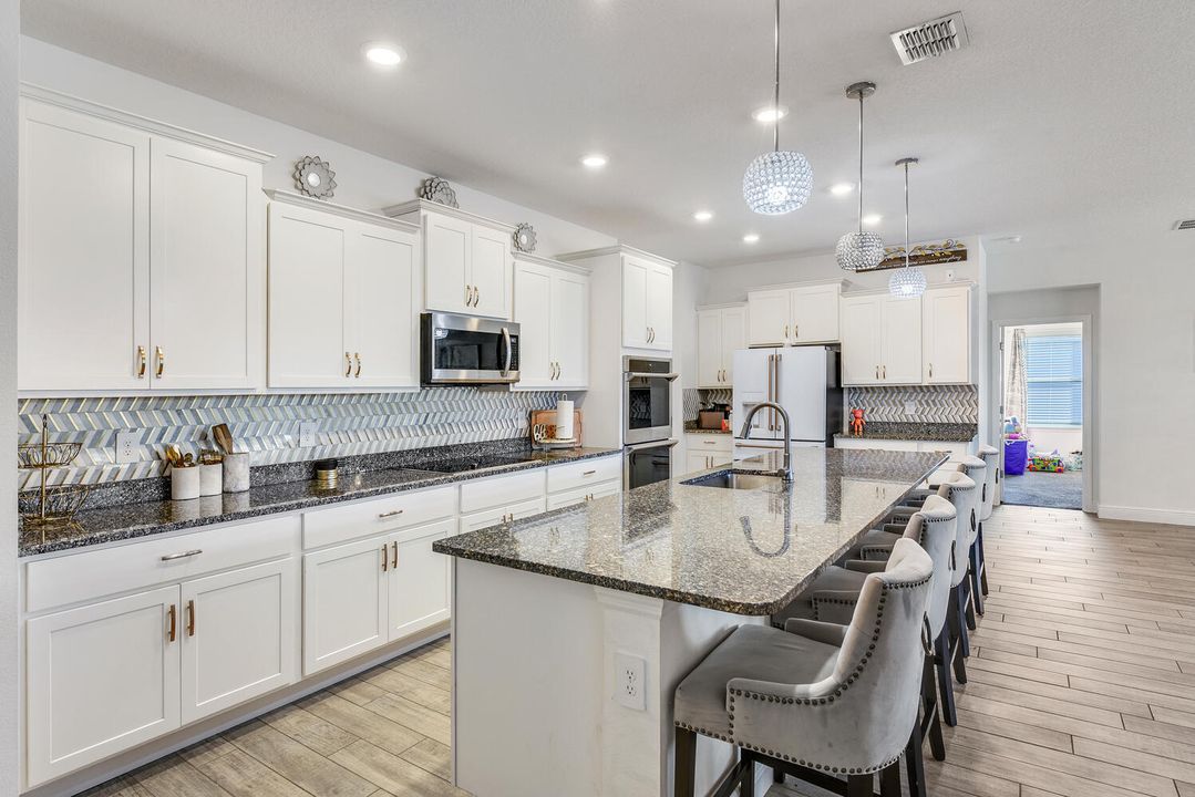 待售: $675,000 (4 贝兹, 3 浴室, 3280 平方英尺)