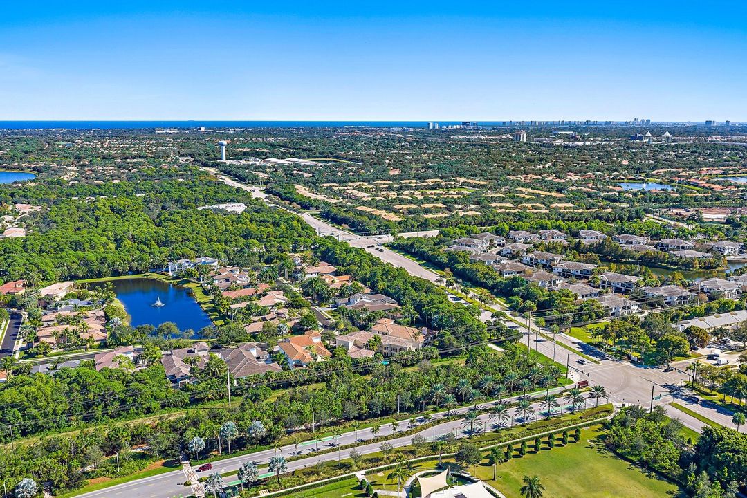 For Sale: $2,795,000 (6 beds, 7 baths, 6541 Square Feet)