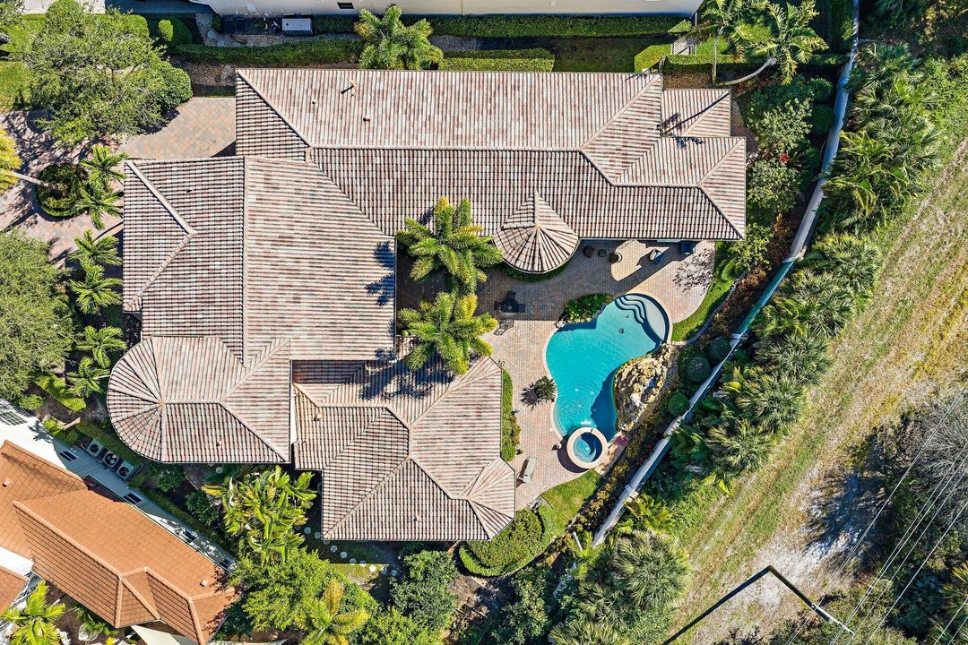 For Sale: $2,795,000 (6 beds, 7 baths, 6541 Square Feet)