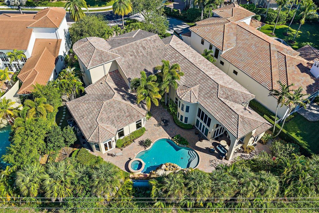 For Sale: $2,795,000 (6 beds, 7 baths, 6541 Square Feet)