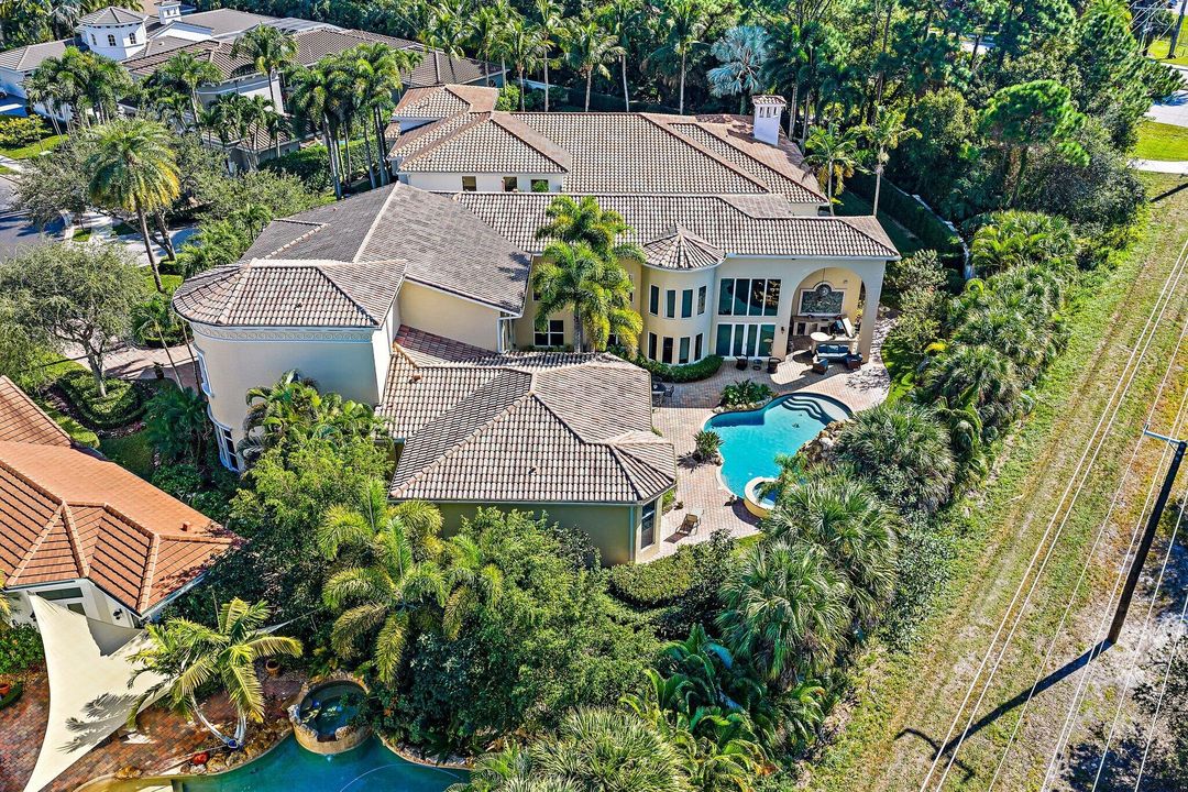 For Sale: $2,795,000 (6 beds, 7 baths, 6541 Square Feet)