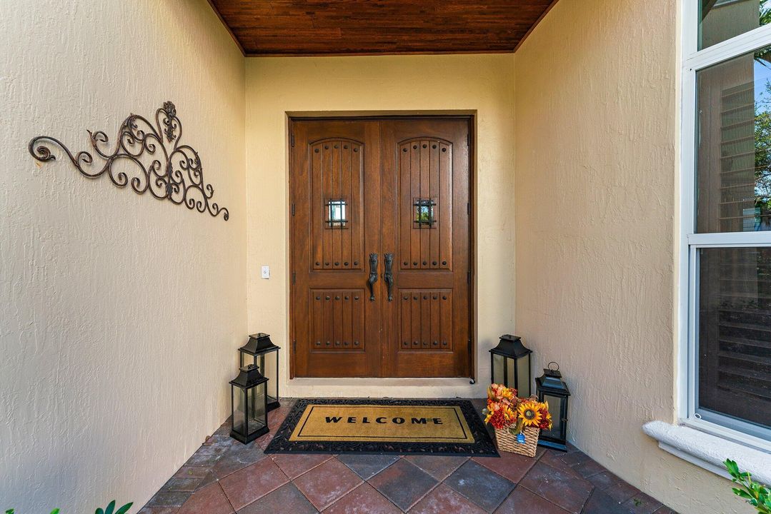 For Sale: $2,795,000 (6 beds, 7 baths, 6541 Square Feet)