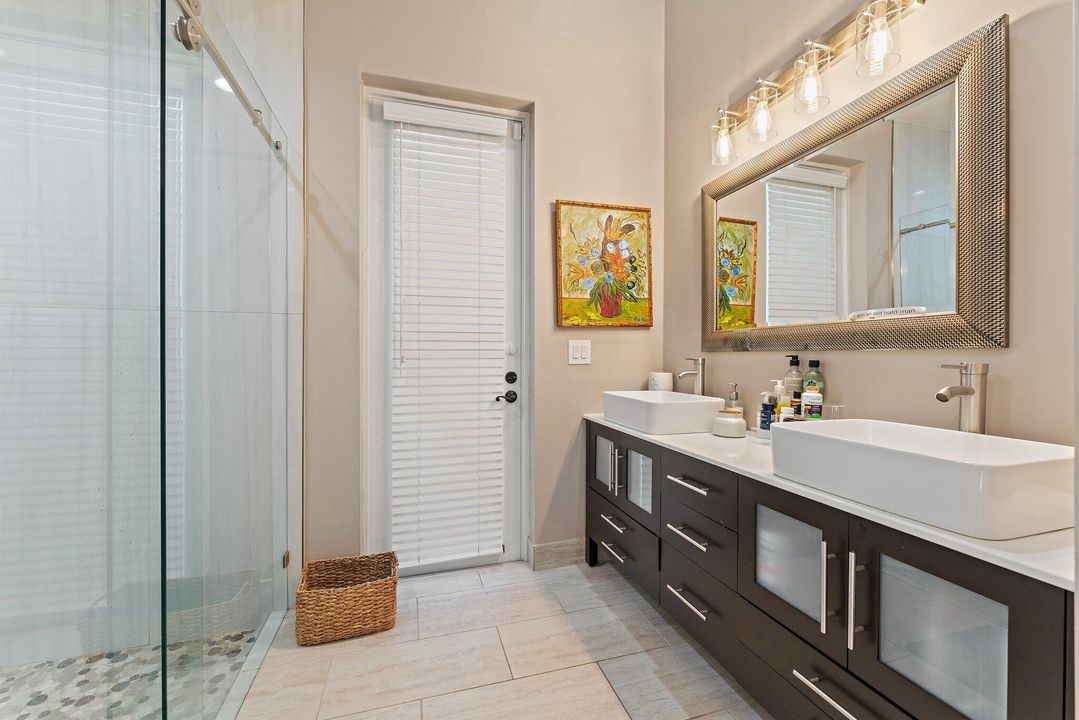 For Sale: $2,795,000 (6 beds, 7 baths, 6541 Square Feet)