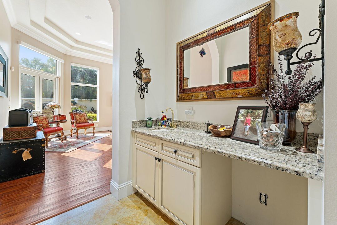 For Sale: $2,795,000 (6 beds, 7 baths, 6541 Square Feet)