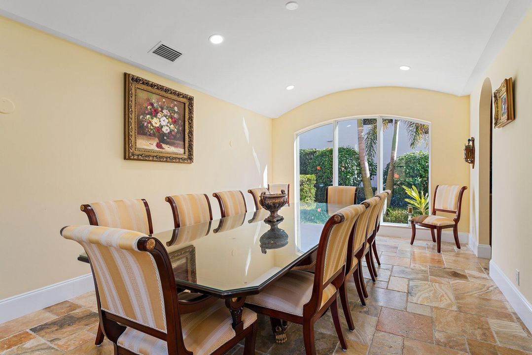 For Sale: $2,795,000 (6 beds, 7 baths, 6541 Square Feet)