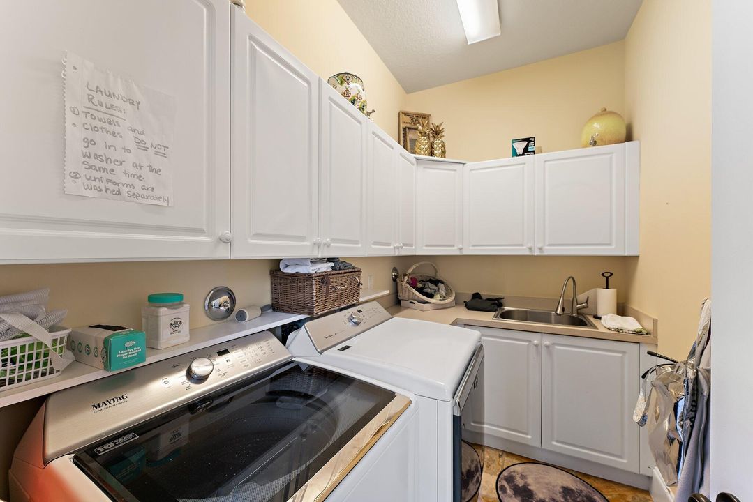 For Sale: $2,795,000 (6 beds, 7 baths, 6541 Square Feet)