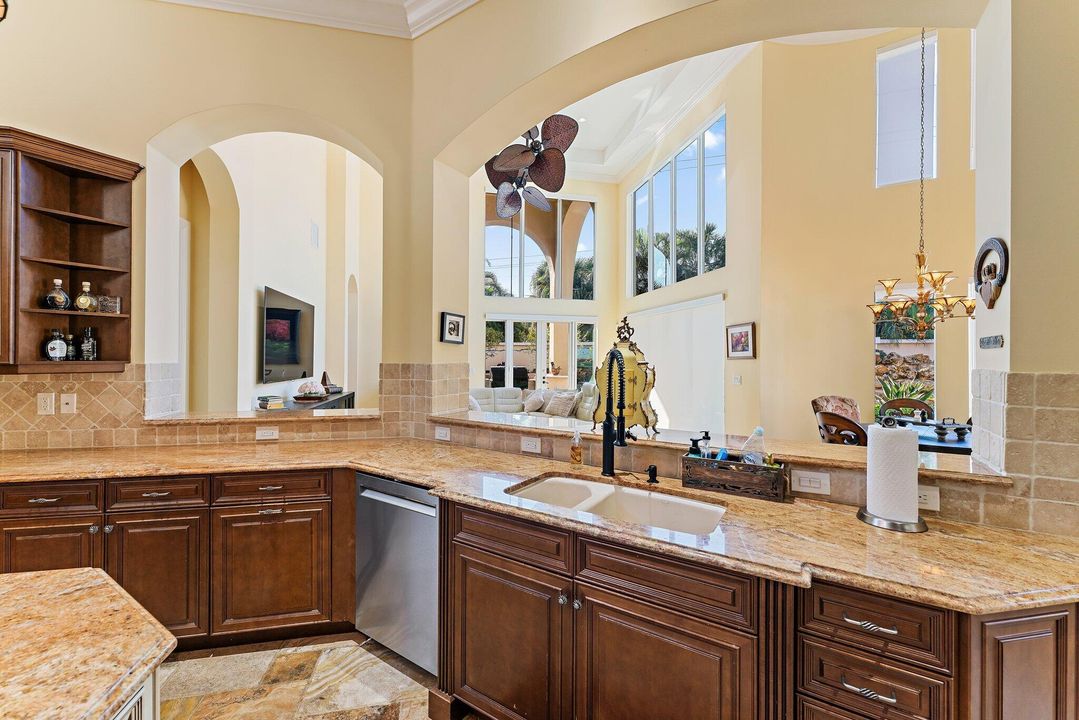 For Sale: $2,795,000 (6 beds, 7 baths, 6541 Square Feet)