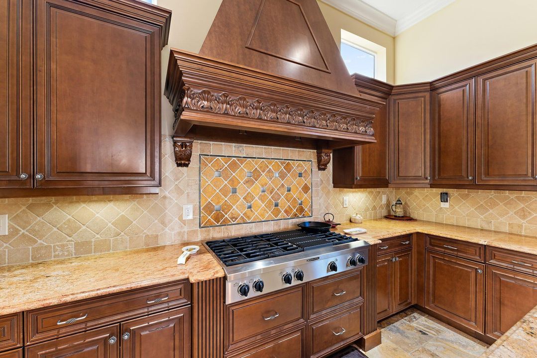 For Sale: $2,795,000 (6 beds, 7 baths, 6541 Square Feet)