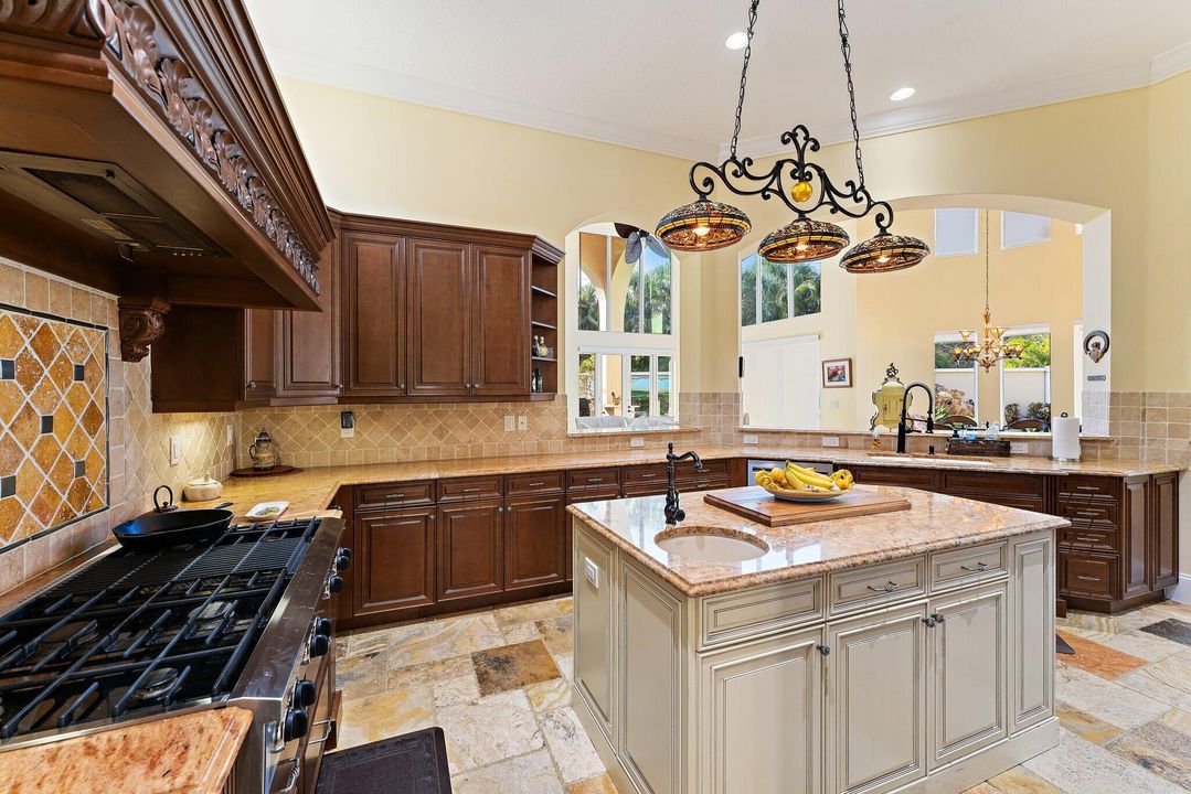 For Sale: $2,795,000 (6 beds, 7 baths, 6541 Square Feet)