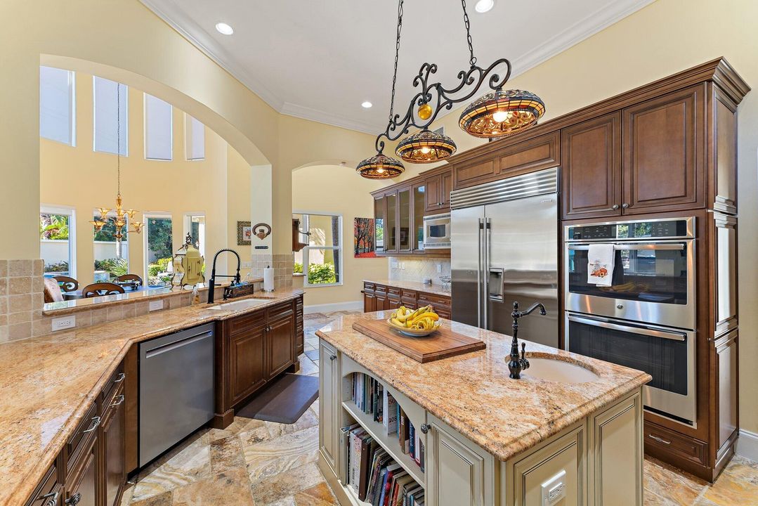 For Sale: $2,795,000 (6 beds, 7 baths, 6541 Square Feet)