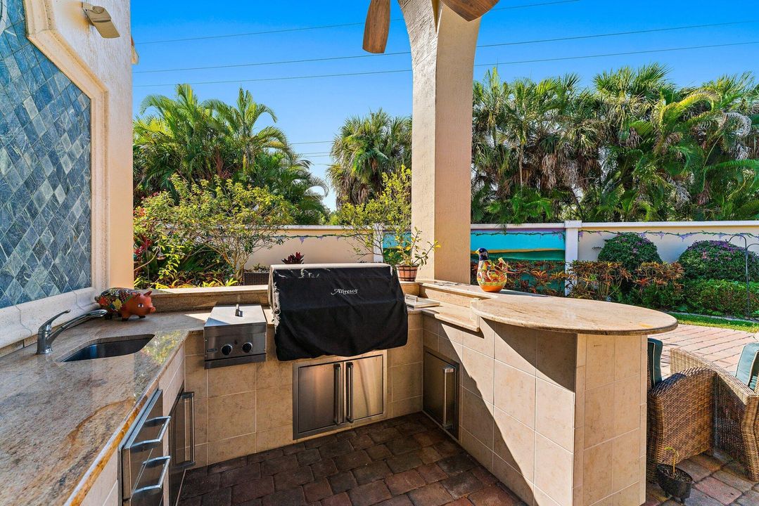 For Sale: $2,795,000 (6 beds, 7 baths, 6541 Square Feet)