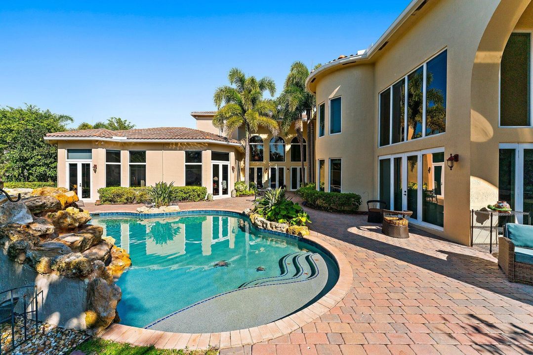 For Sale: $2,795,000 (6 beds, 7 baths, 6541 Square Feet)