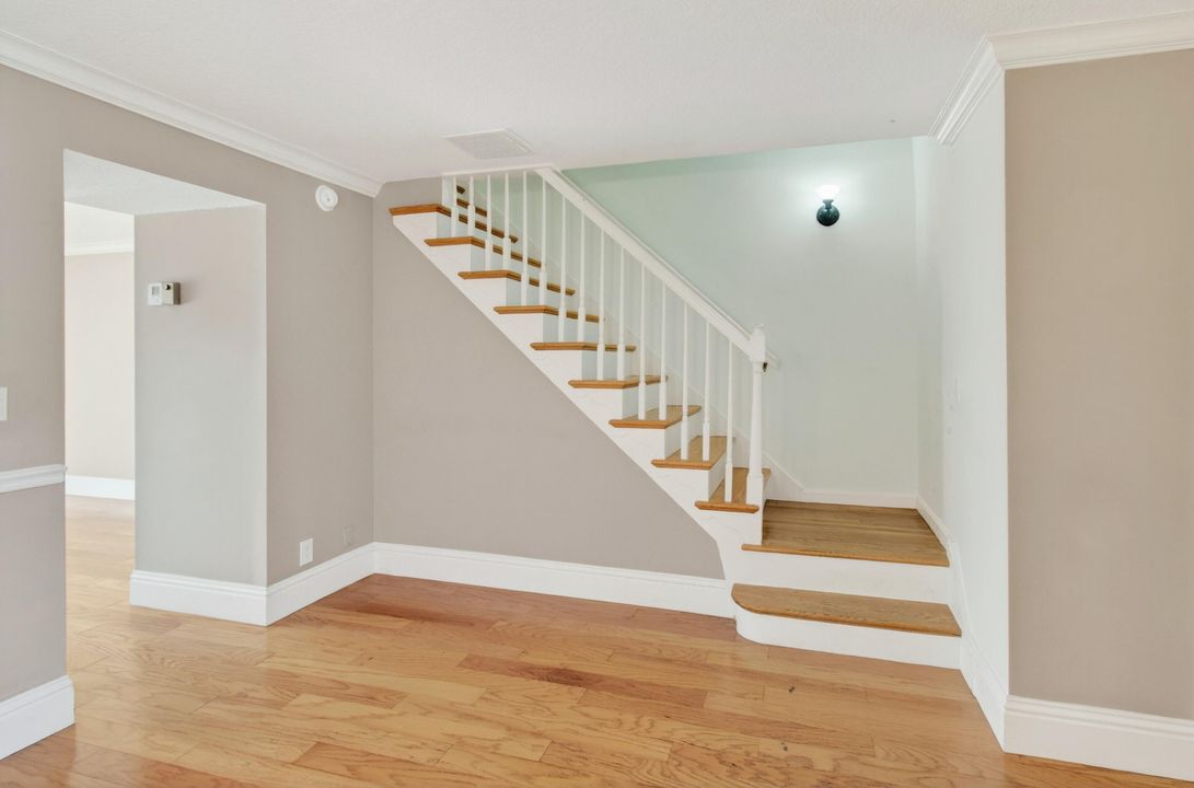 For Sale: $925,000 (3 beds, 2 baths, 1562 Square Feet)