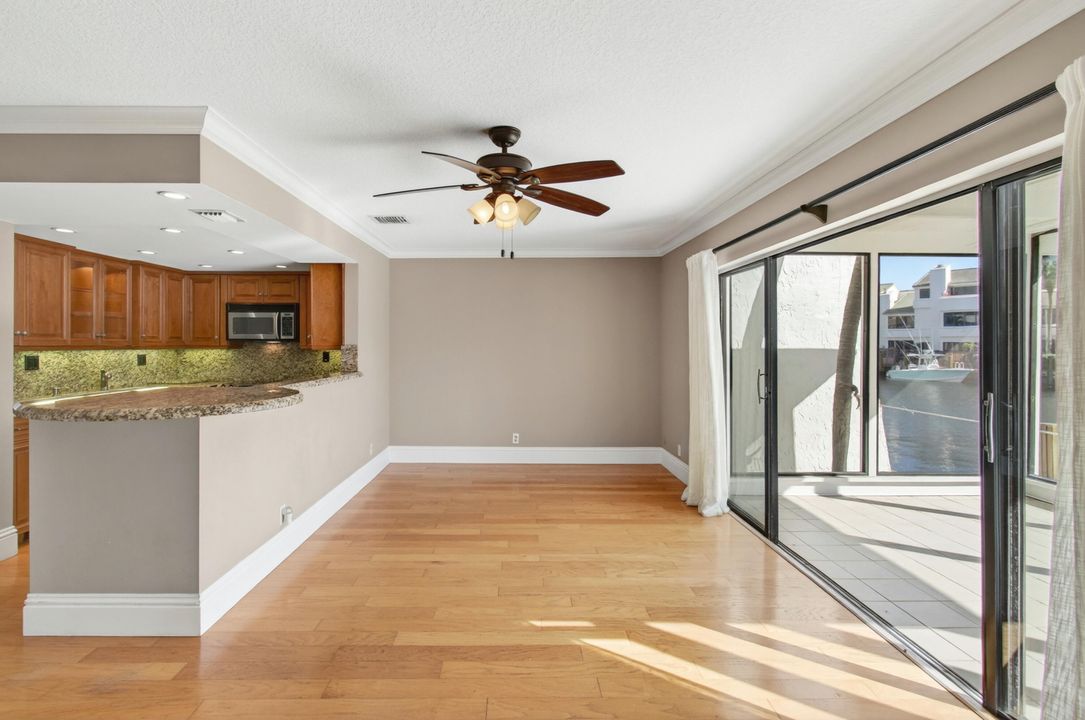 For Sale: $925,000 (3 beds, 2 baths, 1562 Square Feet)