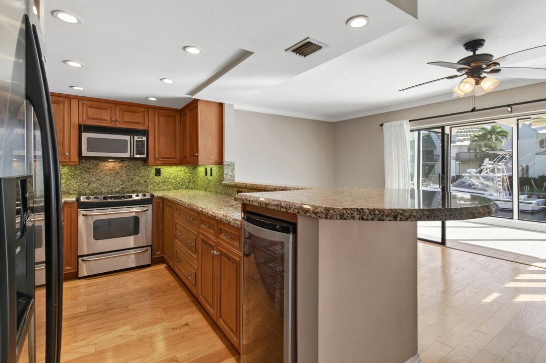 For Sale: $925,000 (3 beds, 2 baths, 1562 Square Feet)