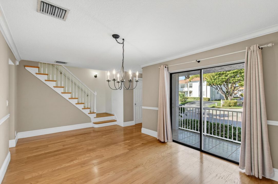 For Sale: $925,000 (3 beds, 2 baths, 1562 Square Feet)