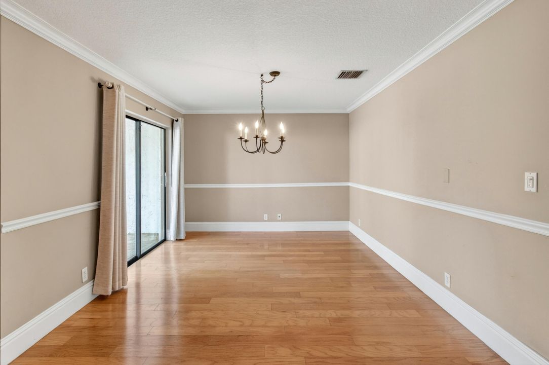 For Sale: $925,000 (3 beds, 2 baths, 1562 Square Feet)