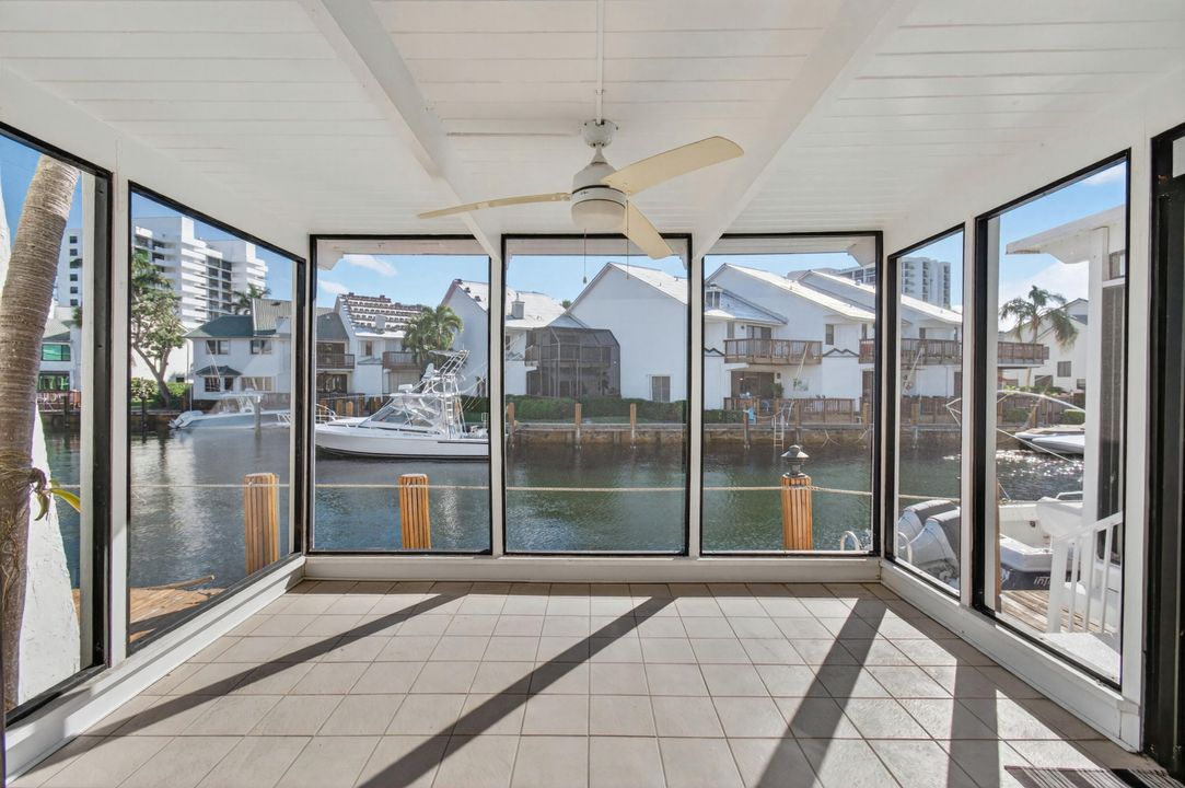 For Sale: $925,000 (3 beds, 2 baths, 1562 Square Feet)