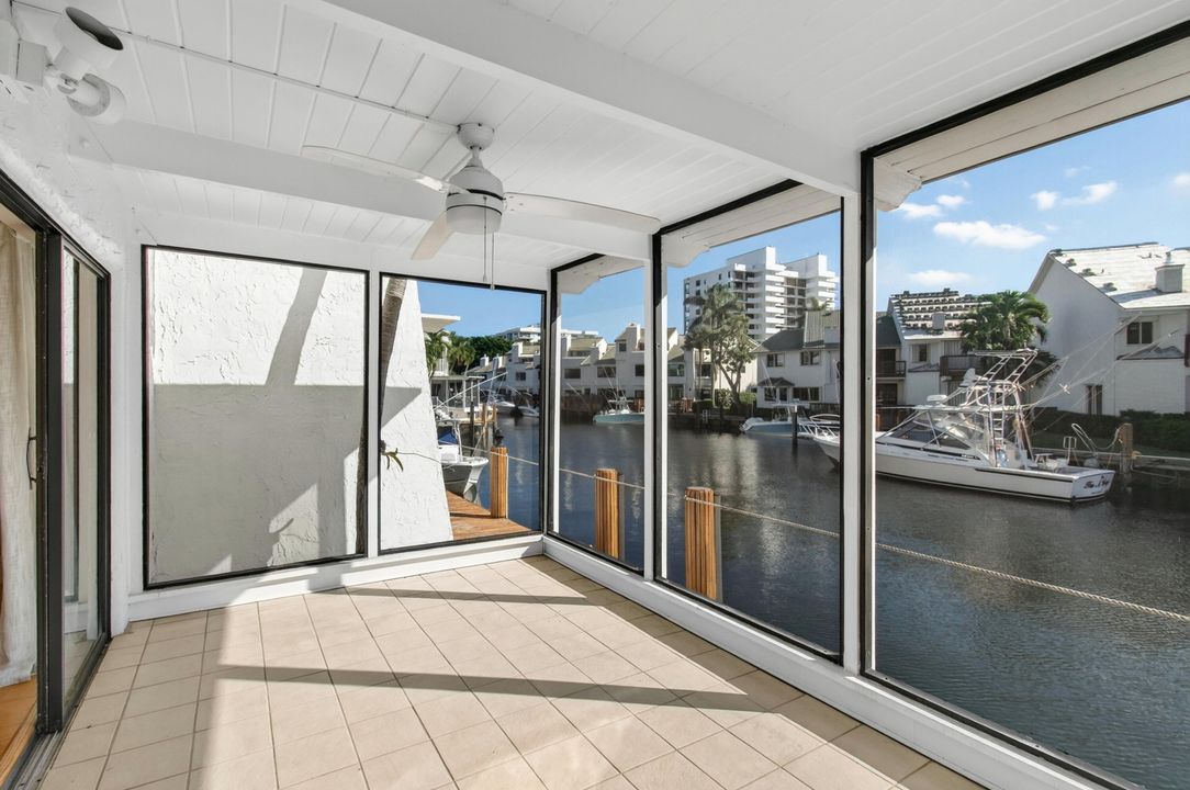 For Sale: $925,000 (3 beds, 2 baths, 1562 Square Feet)