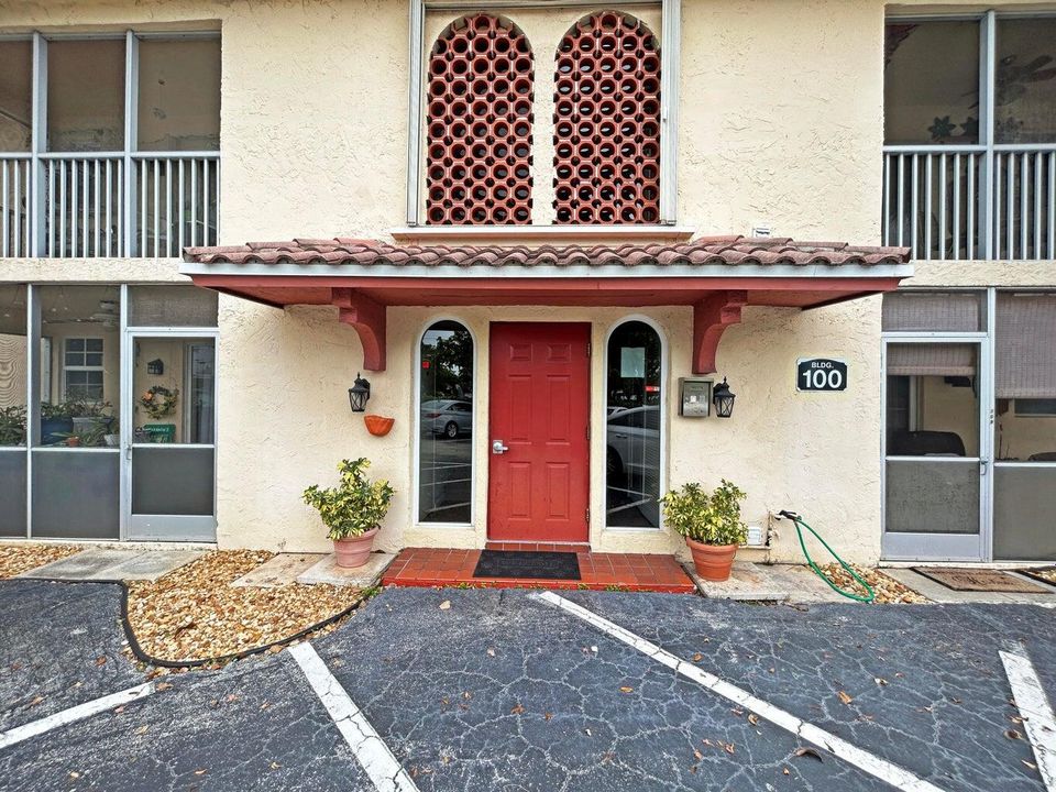 Recently Sold: $120,000 (1 beds, 1 baths, 750 Square Feet)