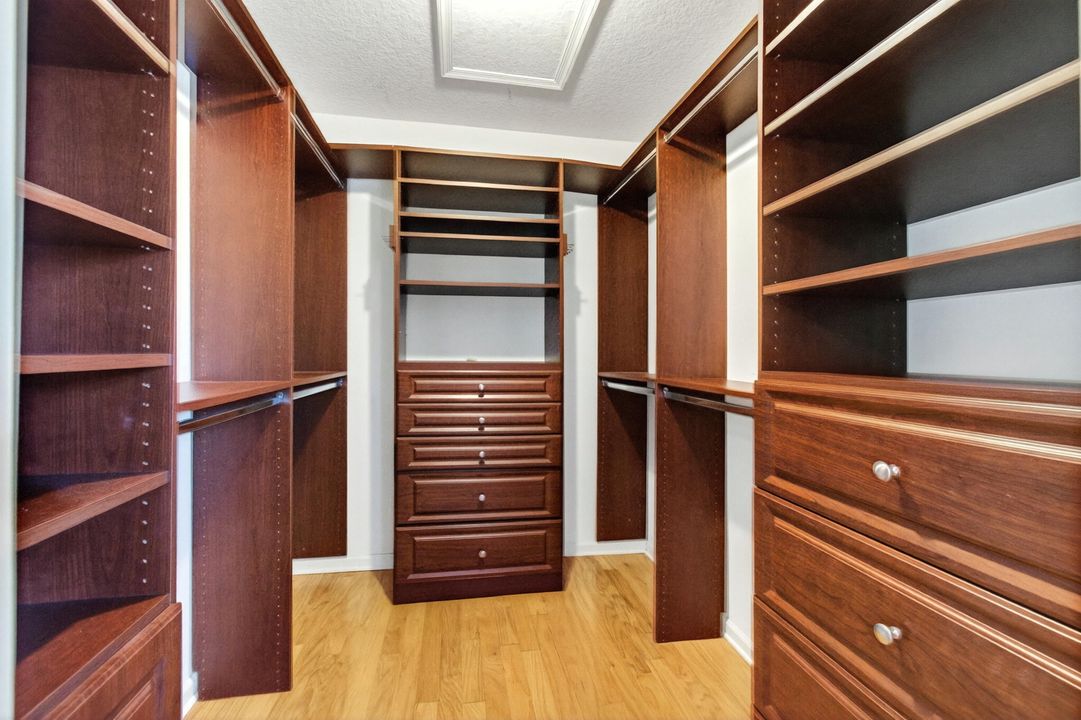 For Sale: $925,000 (3 beds, 2 baths, 1562 Square Feet)