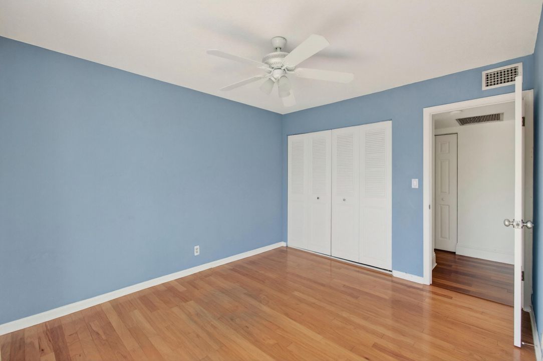 For Sale: $925,000 (3 beds, 2 baths, 1562 Square Feet)