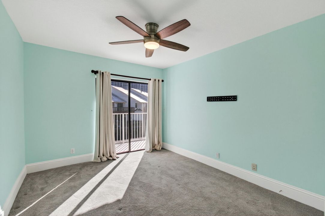 For Sale: $925,000 (3 beds, 2 baths, 1562 Square Feet)