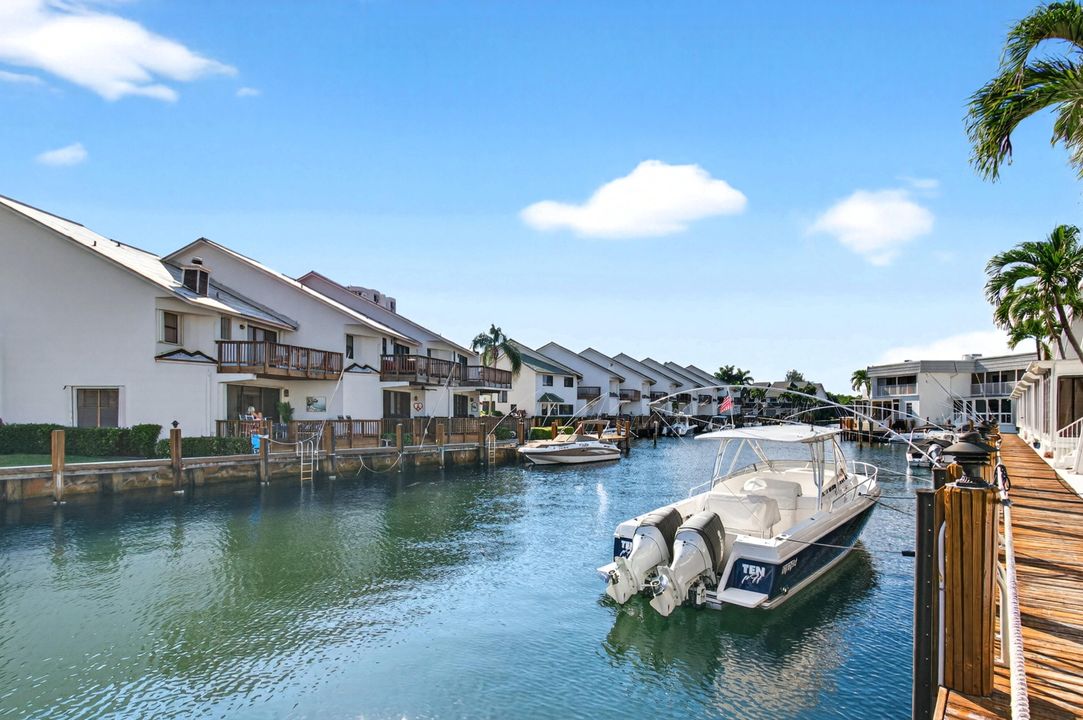 For Sale: $925,000 (3 beds, 2 baths, 1562 Square Feet)